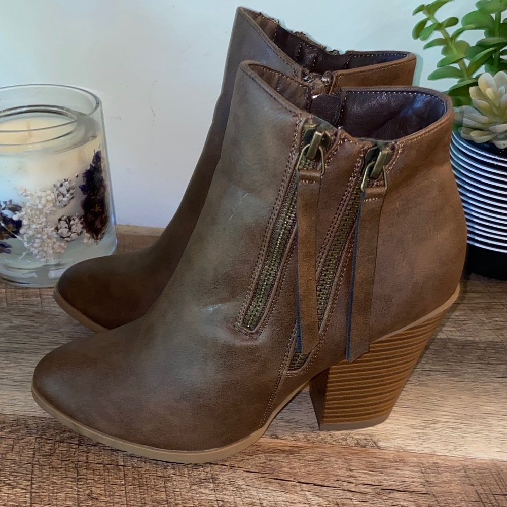 Journee Collection Heeled Ankle Booties with Dual Zippers Size 6.5 - Picture 8 of 13